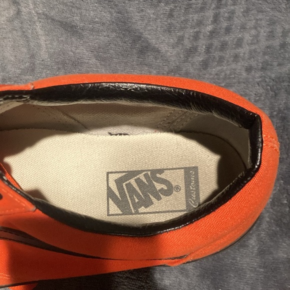 Custom Vans - Picture 3 of 4